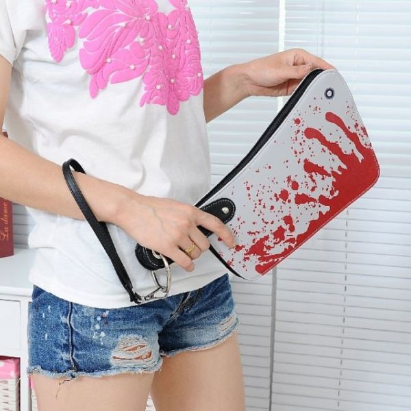 Bolsa de faca ensanguentada